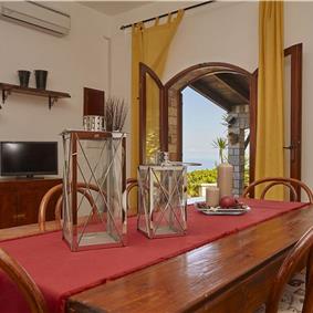 2 bedroom villa with pool, Castellammare del Golfo, sleeps 4